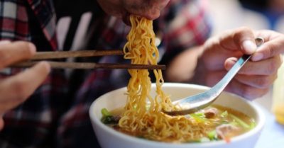 Chuyên gia: Đừng trữ mì tôm phòng dịch có thể thay thế những thứ “tiện và bổ” khác