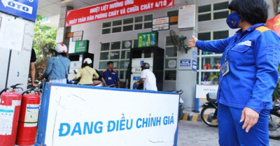 Giá xăng giảm xuống thấp nhất trong 11 năm qua