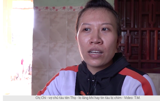 Vợ của ông Thọ - chủ tàu đánh cá bị tàu Trung Quốc đâm chìm.