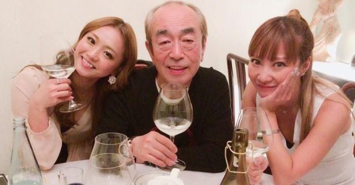 Ken Shimura thường đăng ảnh uống rượu cùng các cô gái. Ảnh: Instagram.