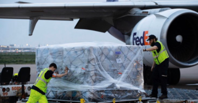 Vai trò của Việt Nam trong lô hàng 450.000 bộ quần áo bảo hộ DuPont chuyển tới Mỹ