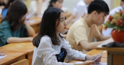 Ngày đầu trở lại trường, học sinh Cà Mau ngồi cách nhau 2m