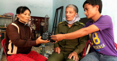 Anh ve chai trả lại hơn 230 triệu đồng trong tủ sắt cũ