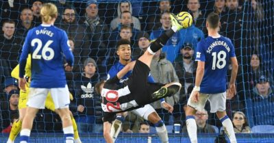 Premier League thêm 4 ca nhiễm Covid-19, mung lung ngày quay lại?