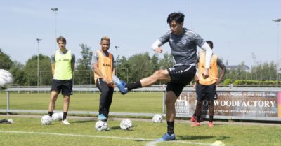 Văn Hậu cùng Heerenveen tri ân người hâm mộ