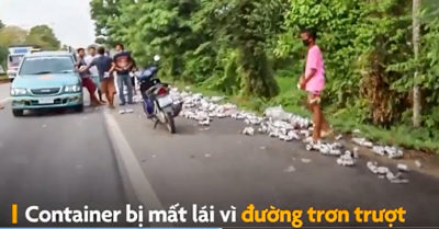Clip container chở bia lật, hàng trăm người chạy đến ‘hôi của’
