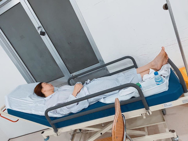 Cựu người mẫu bị ngã gãy răng