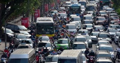 Đề xuất phạt người vượt đèn xanh nút ùn tắc