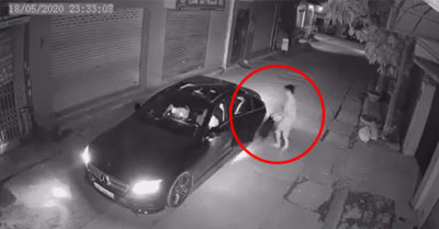 Sốc cảnh nhóm người đi xe Mercedes bắt trộm mèo