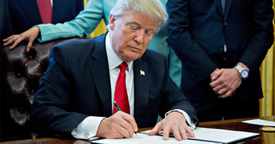Trump ký sắc lệnh kiểm soát mạng xã hội; cổ phiếu Twitter, Facebook đồng loạt giảm