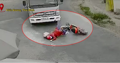Clip: Cô gái ngã vào gầm xe tải, tài xế bị hành hung