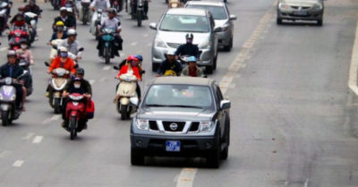 Hơn chục cơ quan ở Bình Phước bị nêu tên có xe biển xanh vượt đèn đỏ, chạy quá tốc độ