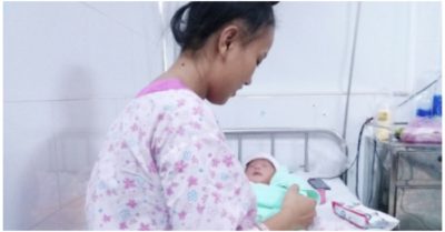 Bác sĩ phi xe máy vào hẻm cấp cứu cho bà bầu sinh con tại nhà