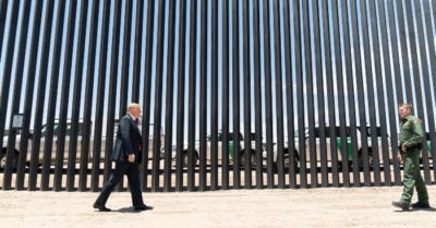 Ông Trump liên tiếp gọi tên “Virus Trung Quốc’, buộc Bắc Kinh phải đền tội