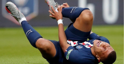 Video: Cú tắc bóng kinh hoàng khiến Mbappe bật khóc