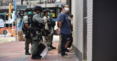 Cảnh sát Hong Kong được khám xét mà không cần lệnh của tòa, cấm học sinh hát ‘bài hát dân chủ’