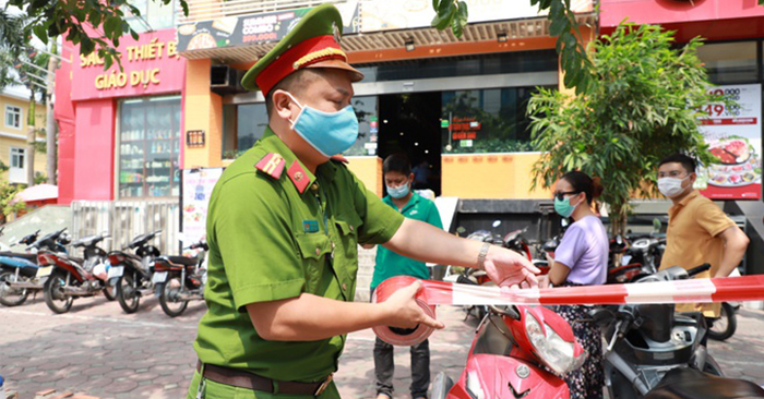 người nghi nhiễm đầu tiên