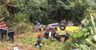 Xe khách rơi vực lúc rạng sáng, 37 người thương vong