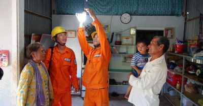 Bộ Công thương đề xuất ‘điện một giá’, người dân ‘than với ai bây giờ!’