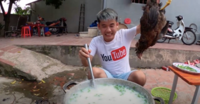 Nấu cháo gà nguyên lông, Hưng Vlog nhận trát phạt 7,5 triệu đồng