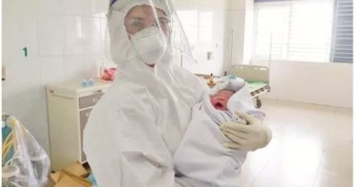 Sản phụ mắc Covid-19 sinh con an toàn