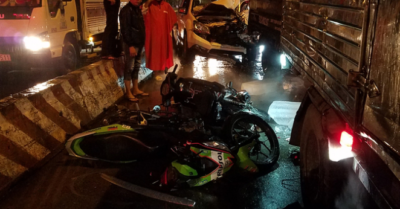 Ôtô 7 chỗ lao vào 5 xe dừng đèn đỏ ở giao lộ Khu công nghiệp Vĩnh Lộc