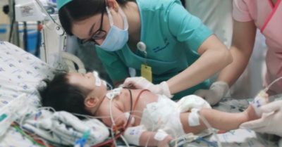 Bé trai da chuyển xanh, máu đổi màu nâu sữa nghi do mẹ ăn củ dền liên tục