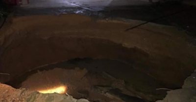 Sau tiếng nổ lớn, ‘hố tử thần’ bất ngờ xuất hiện trước sân nhà