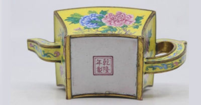 Người đàn ông phát hiện ‘ấm trà’ trong gara, kết quả mang đi bán thu về nửa triệu đô