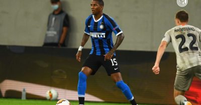 Ashley Young của Inter dương tính COVID-19
