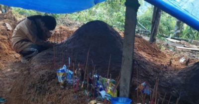 Về làng tìm cha mẹ, cô học trò lớp 11 sụp đổ bên 2 nấm mồ