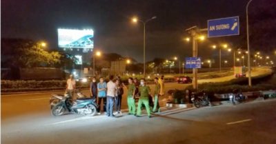 Điều tra vụ chủ thầu xây dựng nằm  bất động cạnh xe máy trên đại lộ