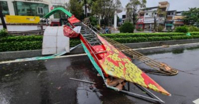 Cập nhật bão số 9: Cuồng phong thổi bay mái tôn, nổ trạm biến áp, 2 người tử nạn