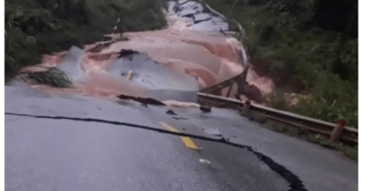 Cảnh báo sạt lở núi ở Quảng Bình, đồn biên phòng bị vùi lấp và tê liệt quốc lộ 12A