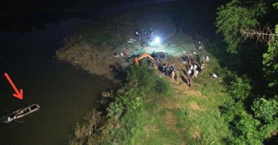 Video hiện trường vụ ôtô tông xe máy rồi rơi xuống sông, khiến 5 người tử vong