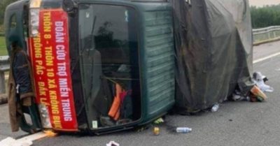 Xe chở bánh tét cứu trợ Miền Trung gặp nạn trên cao tốc