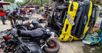 Xe tải chở bia trôi tự do, tông nát hàng loạt xe máy Đà Lạt