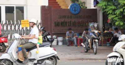 Tạm đình chỉ nữ giám đốc BHXH quận ‘hô biến’ tiền hoa hồng bảo hiểm chia nhau