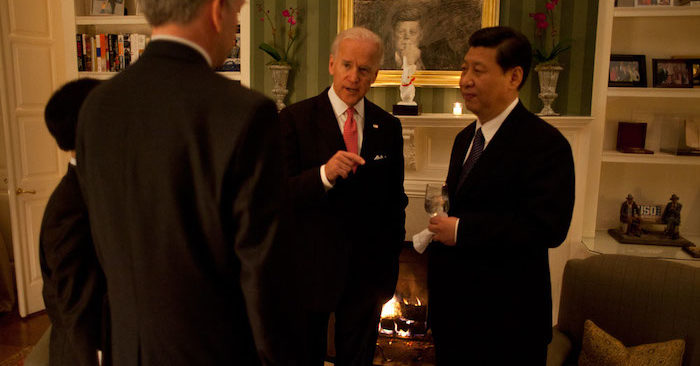 Phó Tổng thống Joe Biden nói chuyện với Tập Cận Bình tại Nhà Trắng, ngày 14/2/2012; khi đó Tập là Phó Chủ tịch Trung Quốc. Ảnh: Nhà Trắng.