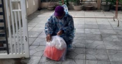 Người cha đơn thân vượt mưa bão, lặn lội hơn 50 km xin sữa cho con sinh non