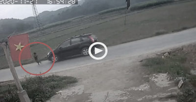 Clip tài xế ôtô phanh ‘cháy lốp’ cứu bé trai chạy sang đường khiến dân mạng thót tim