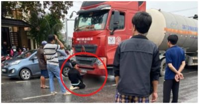 Xót xa chồng quỳ gối, thất thần bên thi thể vợ bị cuốn vào gầm xe đầu kéo