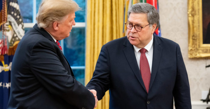 Tổng thống Donald Trump và William Barr. Ảnh: Official White House/ Wikimedia Commons.