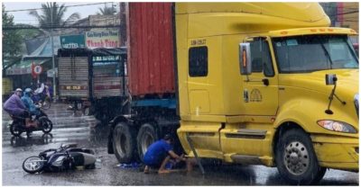 Con chở mẹ đi mời cưới về bất ngờ va chạm với xe container, 2 người thương vong