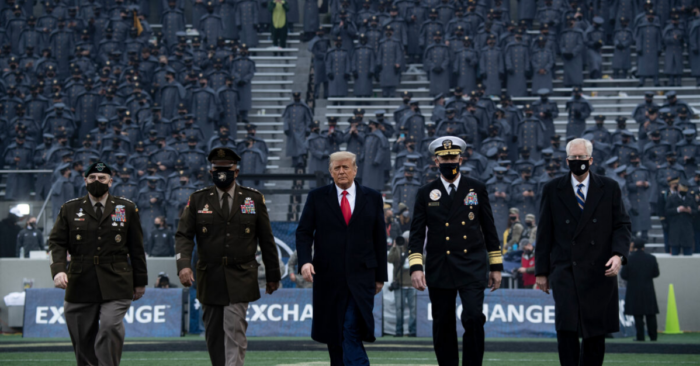 Tổng thống Trump tham dự trận bóng đá giữa Lục quân và Hải quân Hoa Kỳ