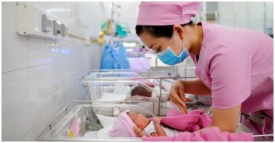 Điều kiện nào để phụ nữ sinh đủ 2 con được thưởng tiền?