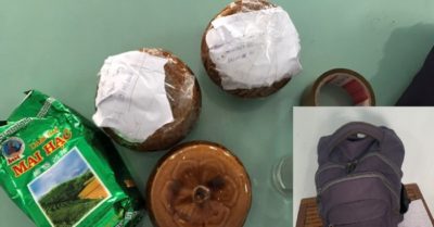 Thực khách say rượu bỏ lại món đồ, chủ quán mở ra kiểm tra giật mình hốt hoảng