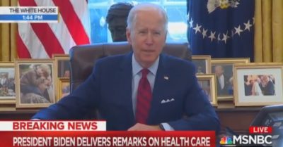 Bi hài lễ ký kết: Ông Biden gọi ông Trump là ‘Tổng thống’ trước báo giới