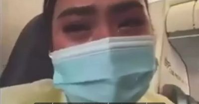 Video: Nữ tiếp viên Indonesia khóc trước khi máy bay rơi xuống biển