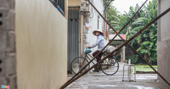 Phong tỏa thôn Lam Sơn, xã Minh cường, huyện Thường Tín, Hà Nội trưa 28/1 do có ca nghi mắc Covid-19.